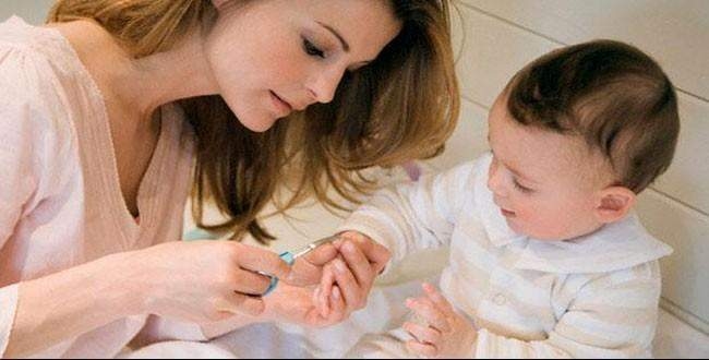 Bebeklerin tırnakları nasıl kesilmeli?