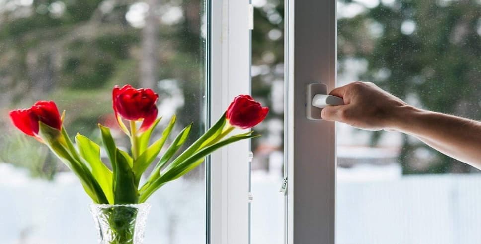 Koronavirüse karşı elbiselerinizi havalandırın