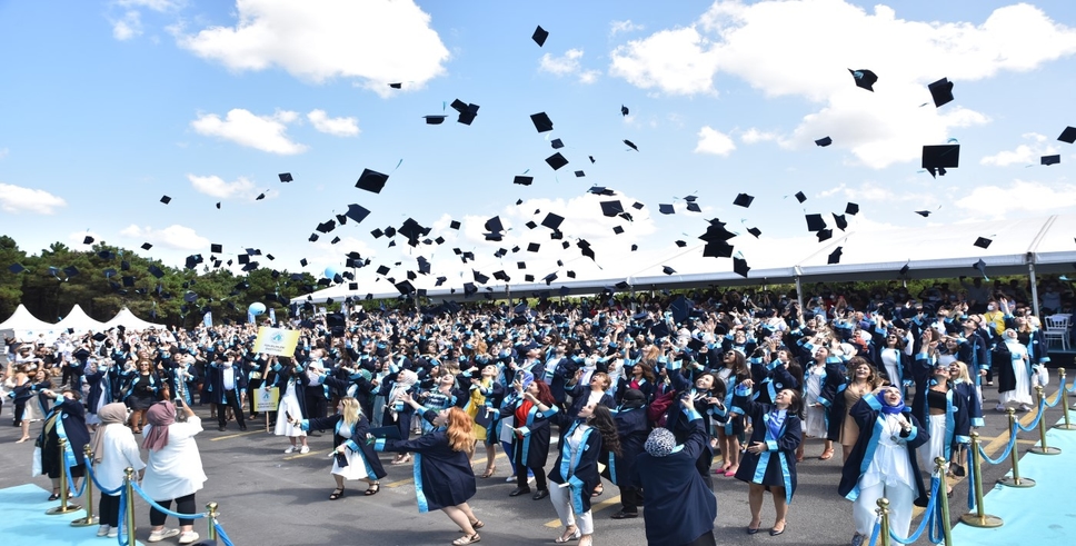 Üsküdar’da renkli ve coşkulu diploma heyecanı