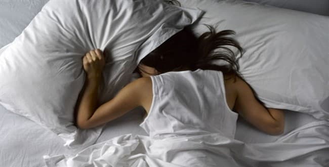 Sosyal fobisinin farkında olmayanlar zorlanır