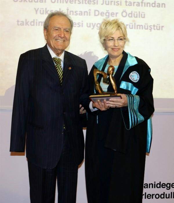 Prof.Dr. Agop Kotoğyan’a Yüksek İnsani Değer Ödülü