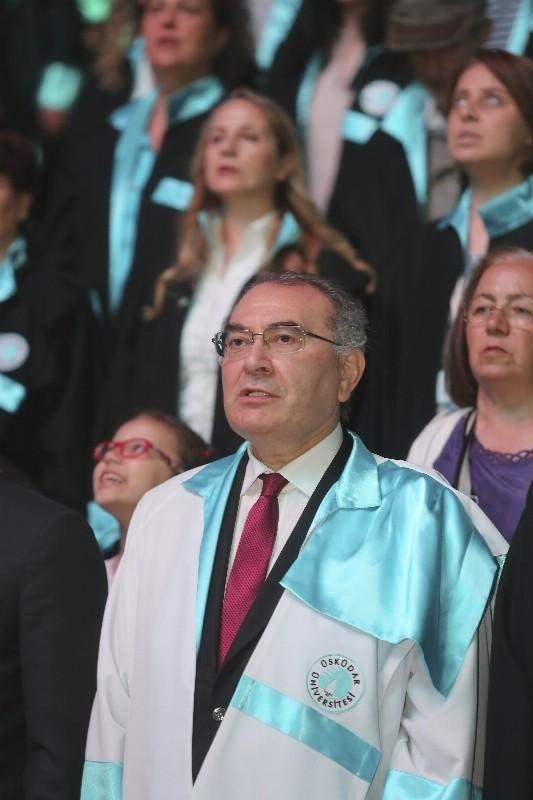 Üsküdar Üniversitesi 2015-2016 yılı mezunlarını görkemli bir törenle uğurladı... 5
