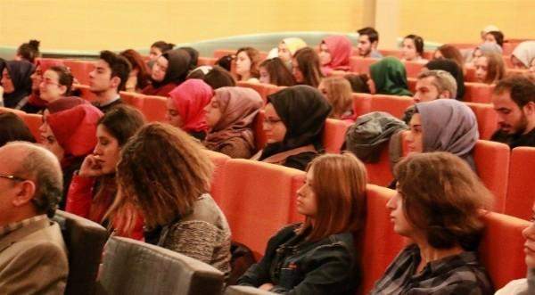 Üsküdar Üniversitesi önemli bir ismi öğrencileriyle buluşturdu 2