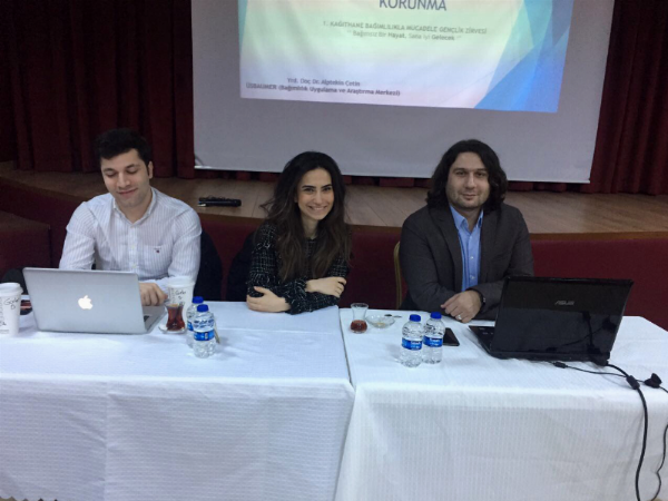 Üsküdar Üniversitesi uzmanları Bağımlılıkla Mücadele Gençlik Zirvesi'nde