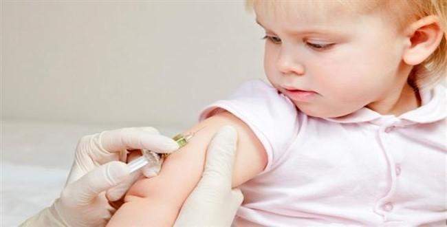 İtalya'da çocuklarına aşı yaptırmayanlara ceza geliyor