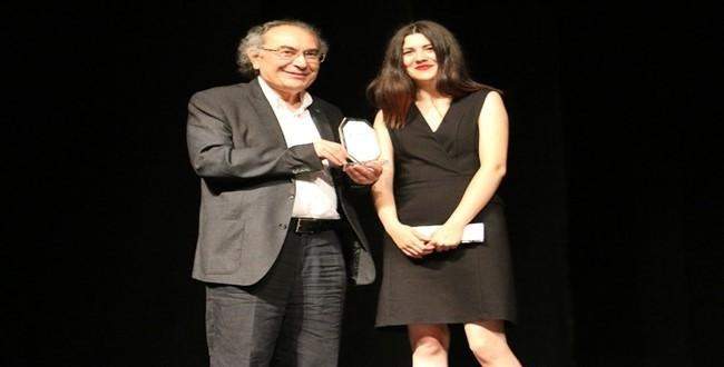 BAYEV'den Prof. Dr. Nevzat Tarhan'a onur ödülü