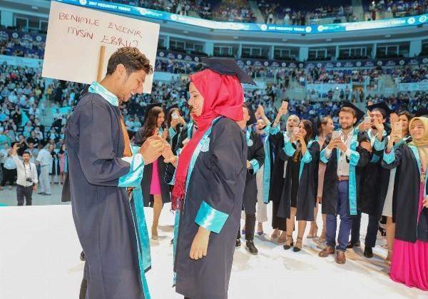 Üsküdar Üniversitesi’nde mezuniyet coşkusu
