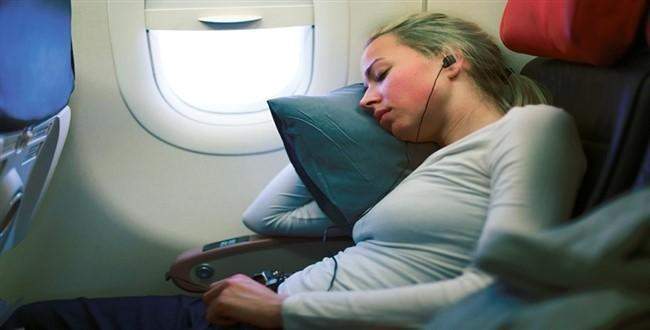 Uçak inerken sakın uyumayın! Neden mi?