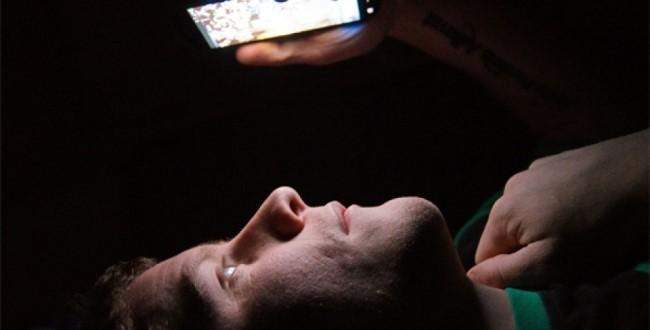 Ekrana bakmak uykuyu nasıl engelliyor?