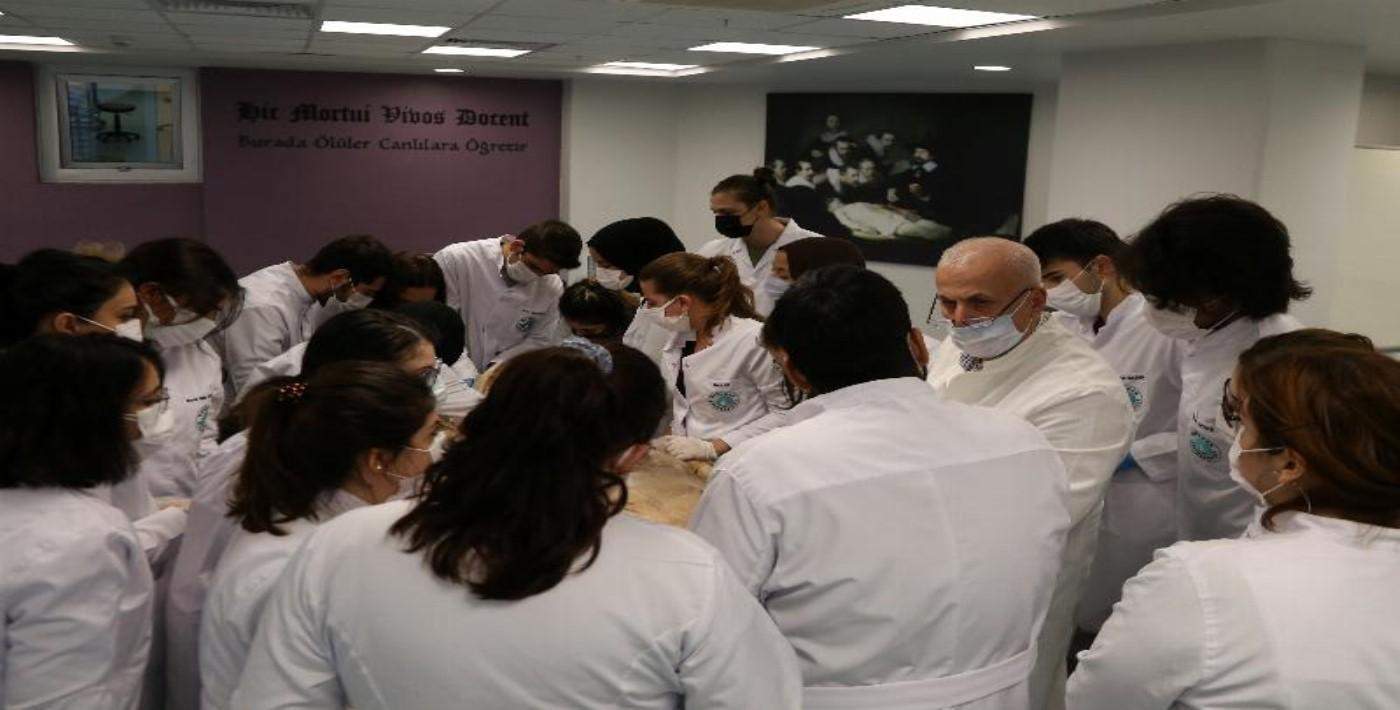 Üsküdar Üniversitesi Tıpta Kadavra Eğitimleri