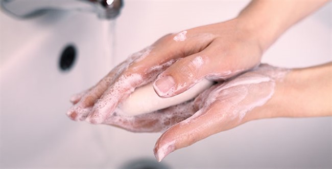 Elleri çamaşır suyu ve dezenfektanla yıkamayın!