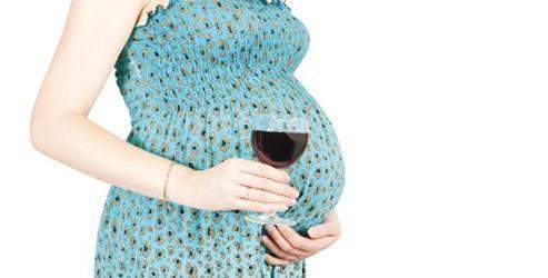 Hamilelikte alkol bebeğin IQ'sunu düşürüyor