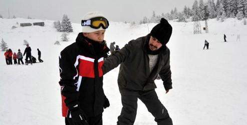 Otizmli çocuklara kayak ile rehabilitasyon
