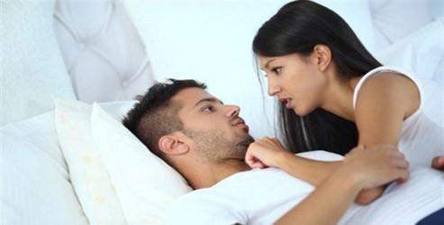 Erkeklerin yatakta rol yapmasının 4 nedeni