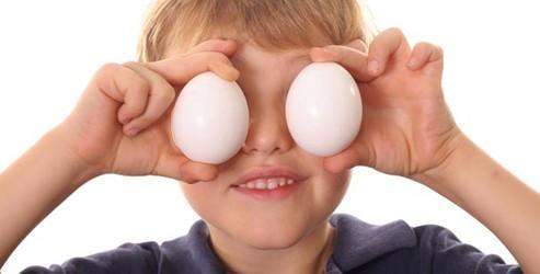 Çocuklara günde bir yumurta yedirin