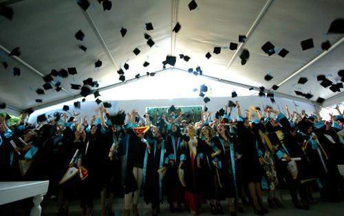 Üsküdar Üniversitesi ilk mezunlarını verdi