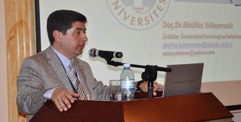 Tarhan'dan Azerbaycan'da konferans