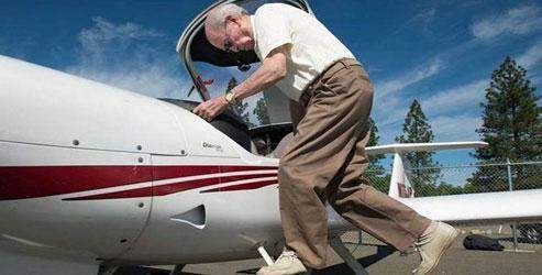 Dünyanın en yaşlı pilotu o